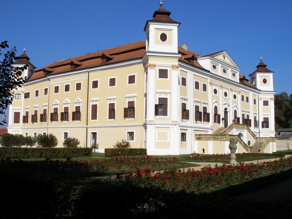 Penzion U Tomcalu Terezín Exterior foto